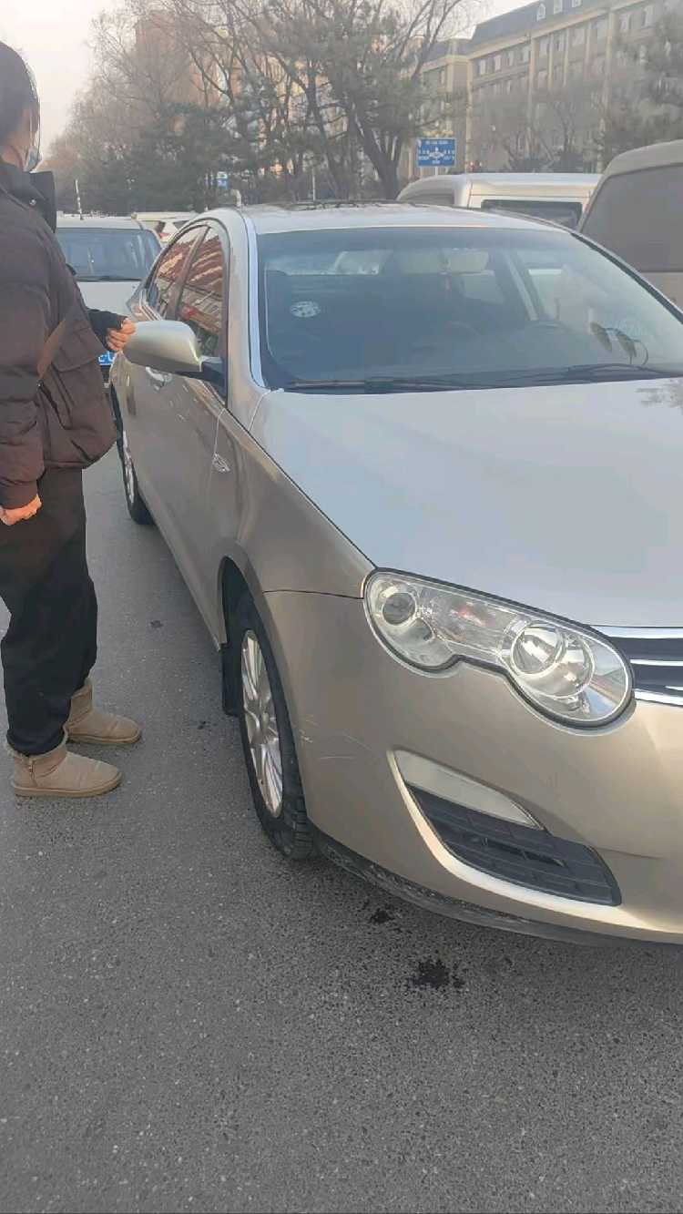 西安冰雹后的二手车商：百辆待售车被砸出凹痕后续将批量打折出售