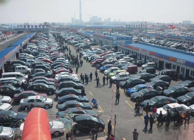 “零公里二手车”现象惹争议 业内呼吁加强监管规范流通