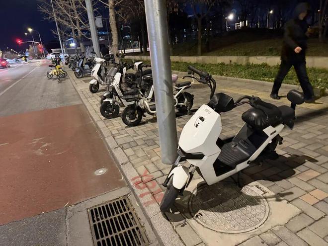 路灯下的灰色交易：二手电动自行车一小时卖三辆暗藏多重风险(图5)