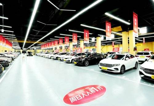 奶爸分享懂车帝购车经历：销售主动帮省钱98万抢到二手特斯拉(图1)