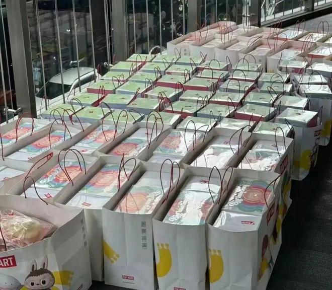 泡泡玛特开始五折甩卖二手平台上Labubu部分款式跌破原价部分黄牛公开声明“暂缓收购La系列”(图2)