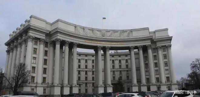 汽车销量骤降58%！俄罗斯为何突然加税？中国车企出海迎变局(图4)