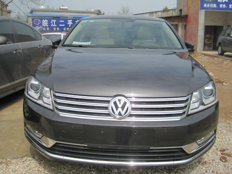 来宾一辆二手的宝马523Li拍卖才25万就成交