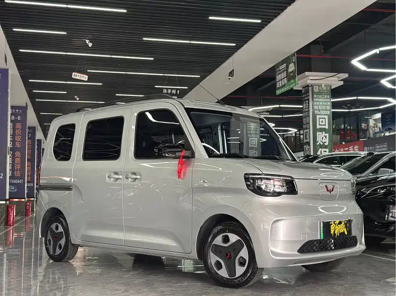 深圳五菱汽车五菱之光新能源二手车 2025款优惠特价528万(图2)